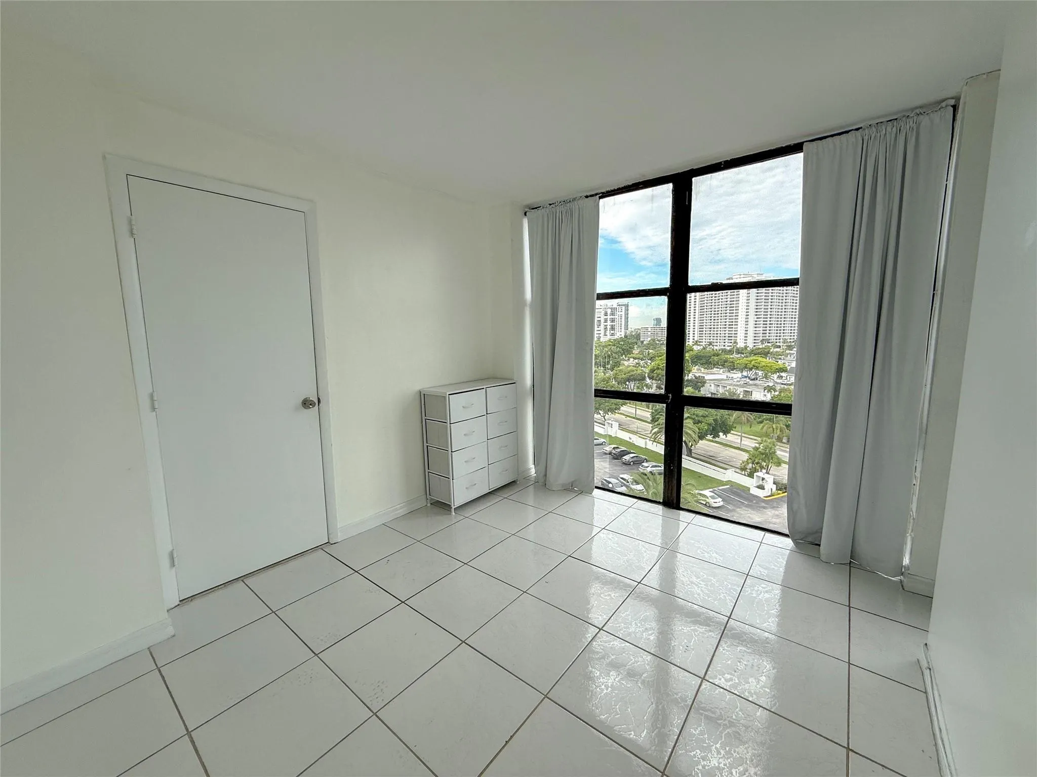 800 Parkview Dr, #903