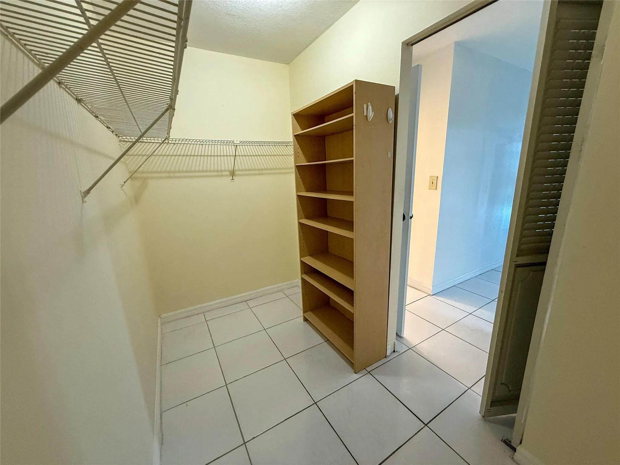 800 Parkview Dr, #903
