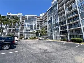 800 Parkview Dr, #903