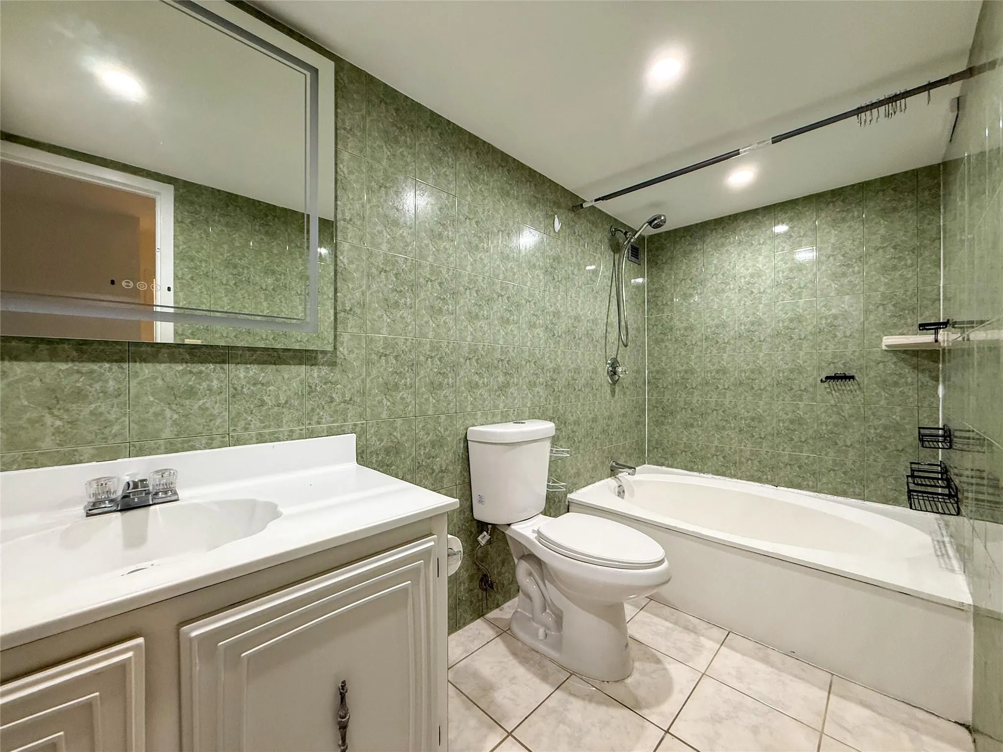 800 Parkview Dr, #903