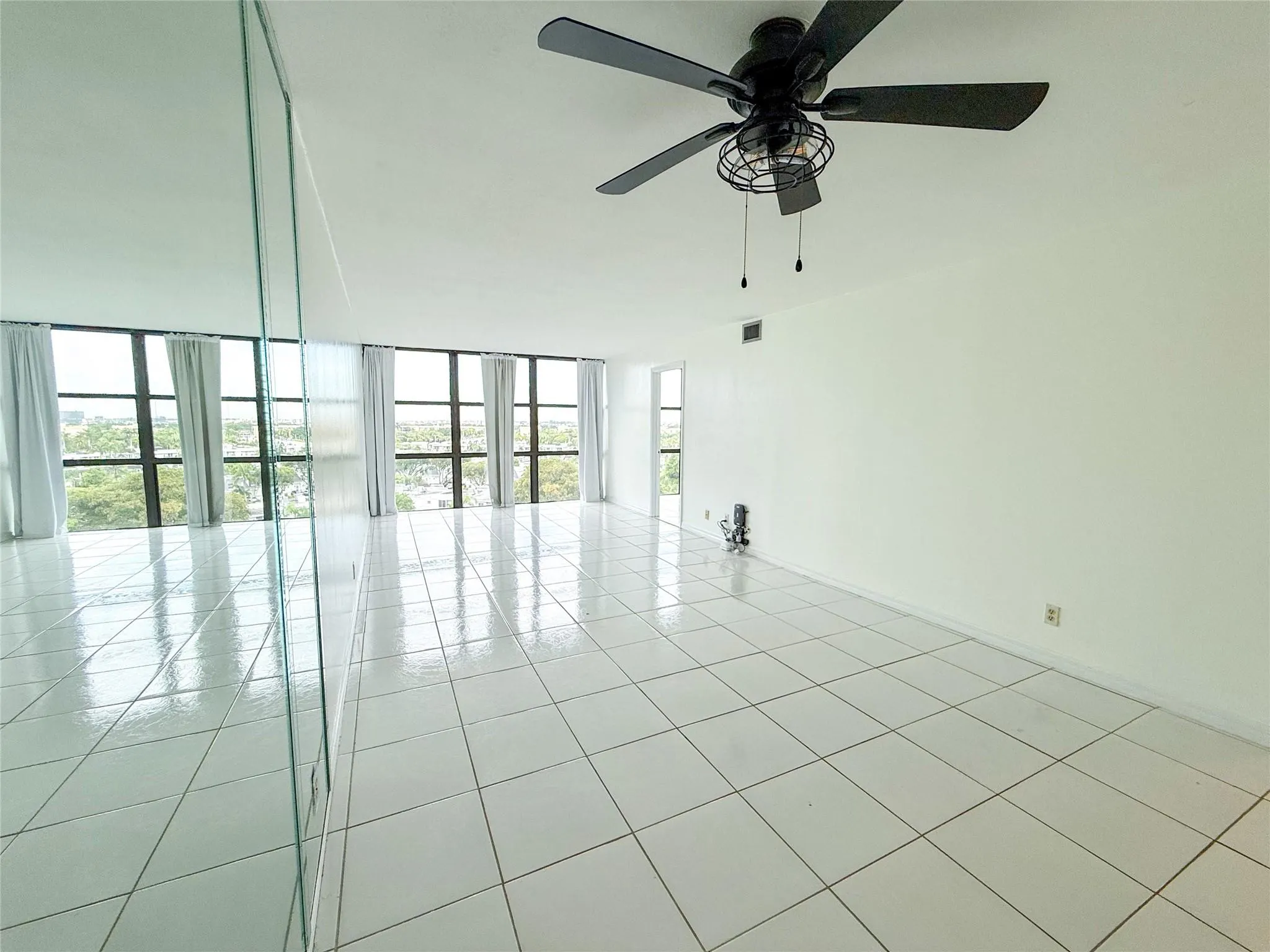 800 Parkview Dr, #903