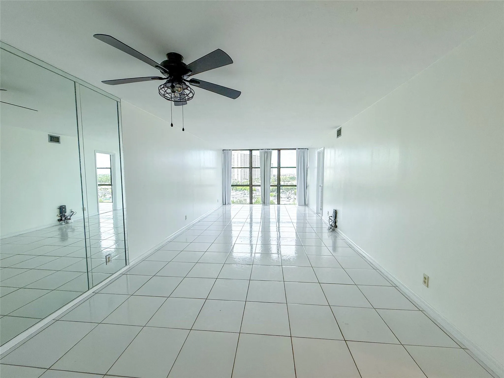 800 Parkview Dr, #903