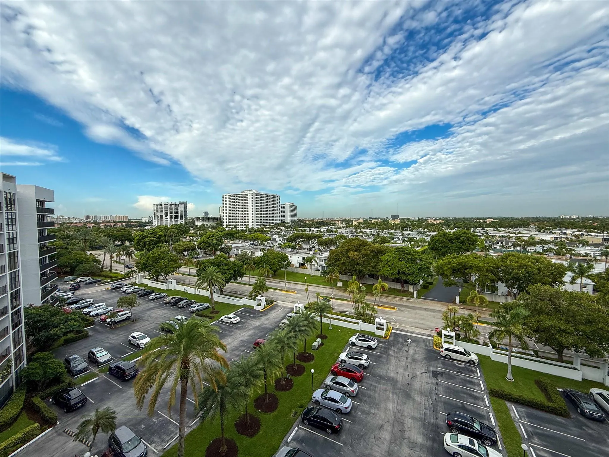800 Parkview Dr, #903