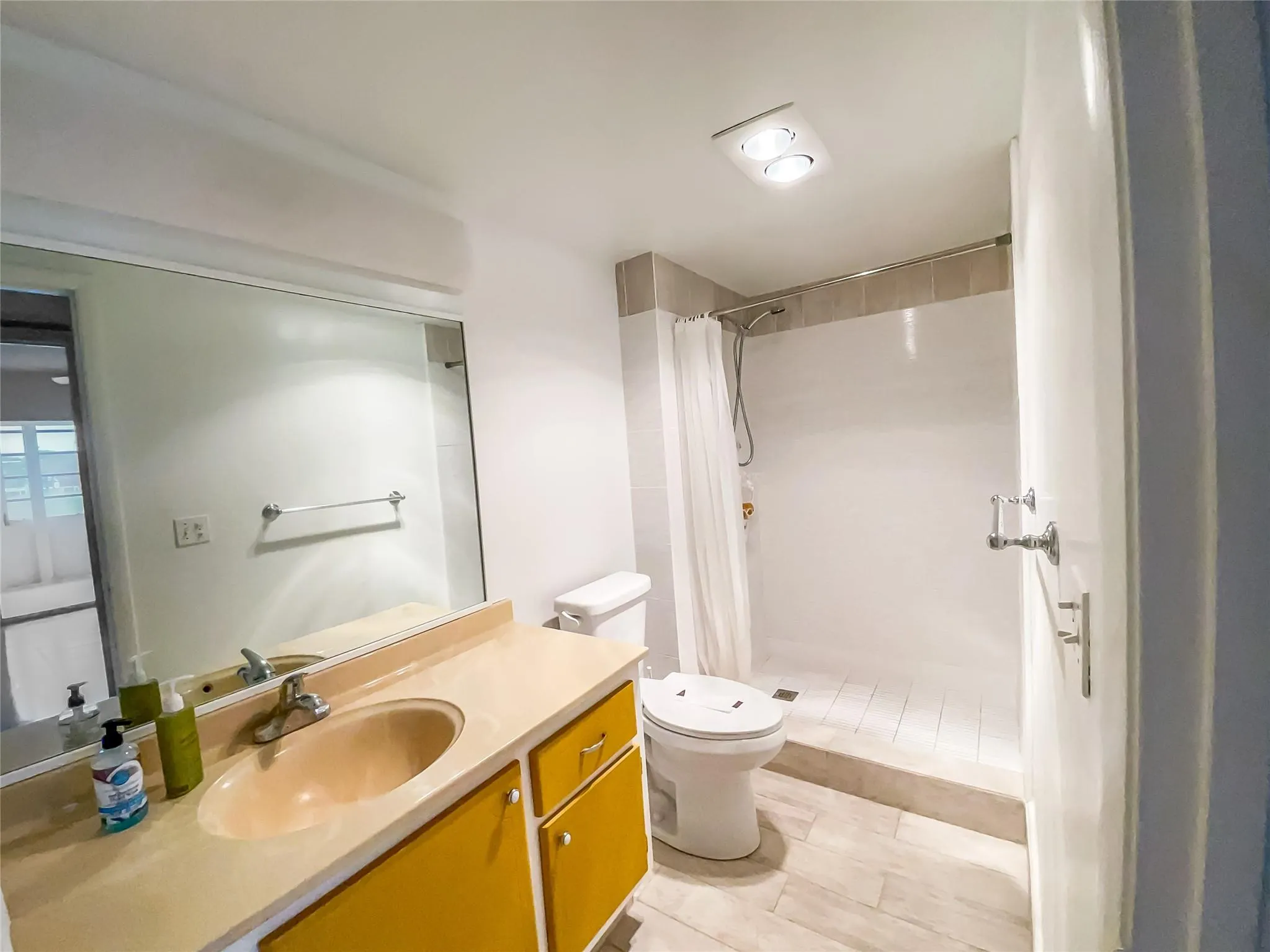 2035 Ventnor H, #2035