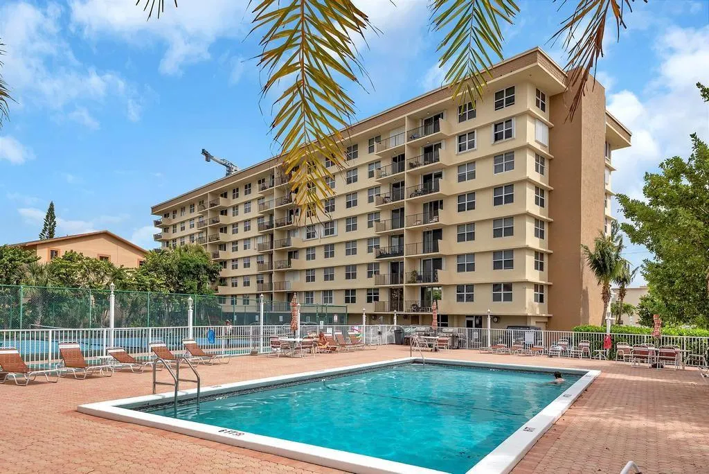 1009 N Ocean Blvd, #411