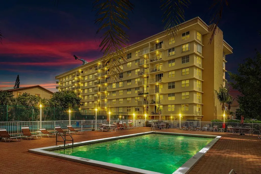 1009 N Ocean Blvd, #411