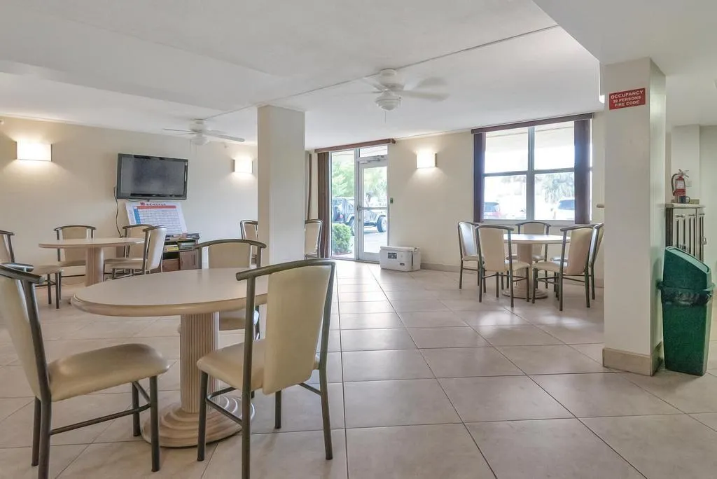 1009 N Ocean Blvd, #411