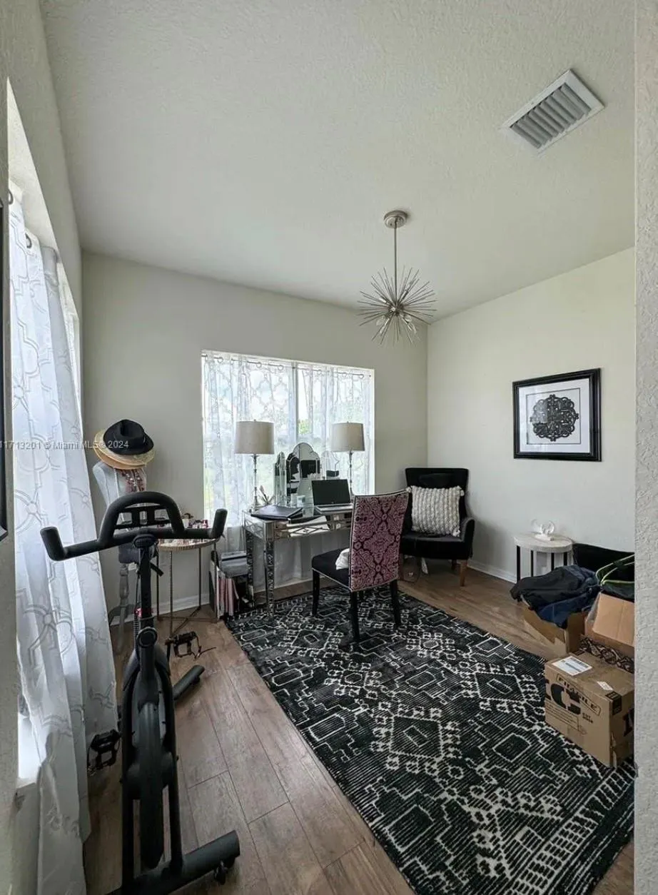 5035 Eucalyptus Dr, #4
