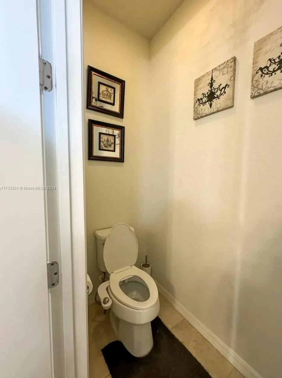 5035 Eucalyptus Dr, #4