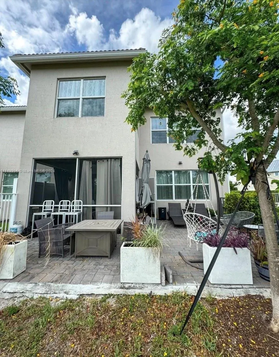 5035 Eucalyptus Dr, #4