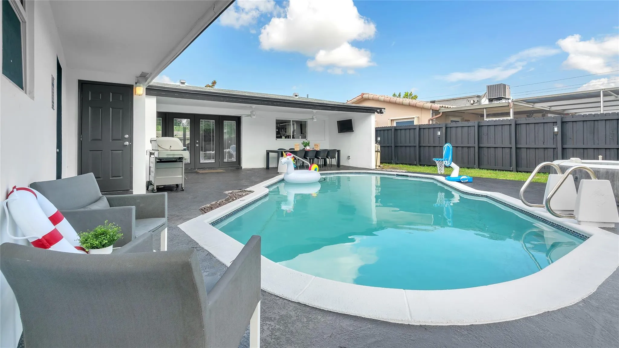 2201 N 50th Ave