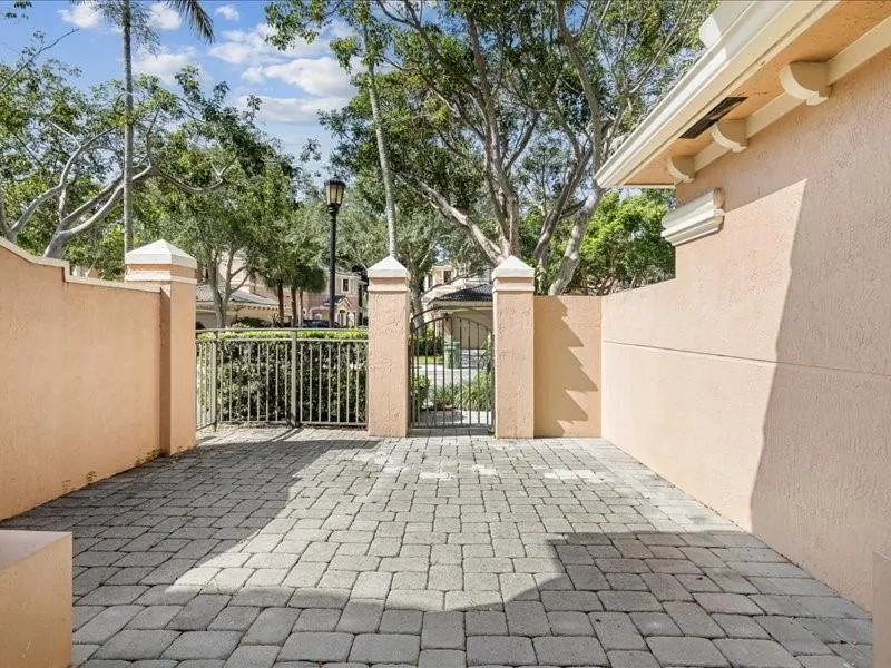 2798 Center Court Dr, #3-30