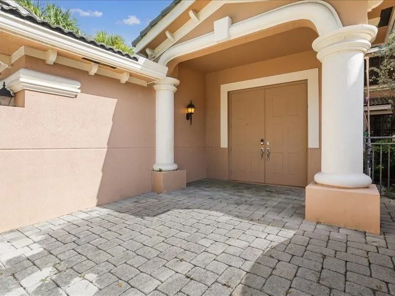 2798 Center Court Dr, #3-30