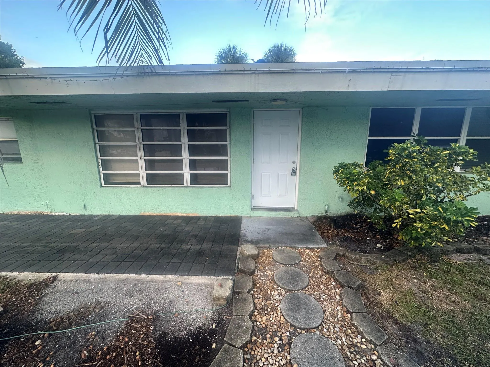 299 SE 12th Ave, #B