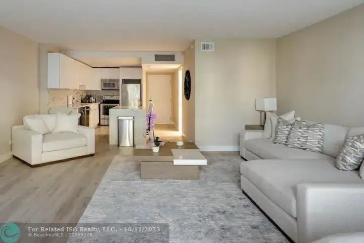 2301 Collins Ave, #327