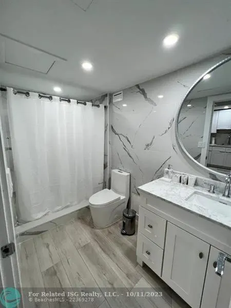 2301 Collins Ave, #327