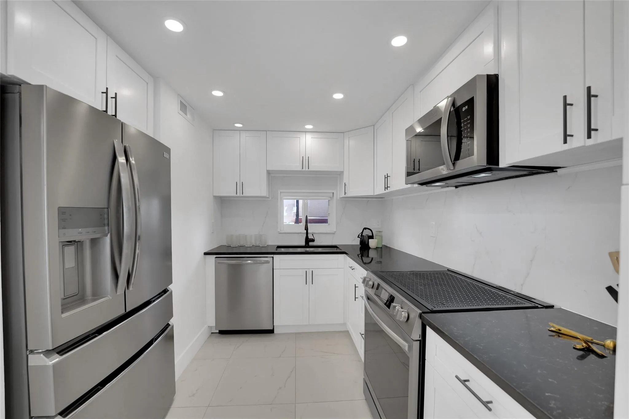 8911 S Hollybrook Blvd, #201