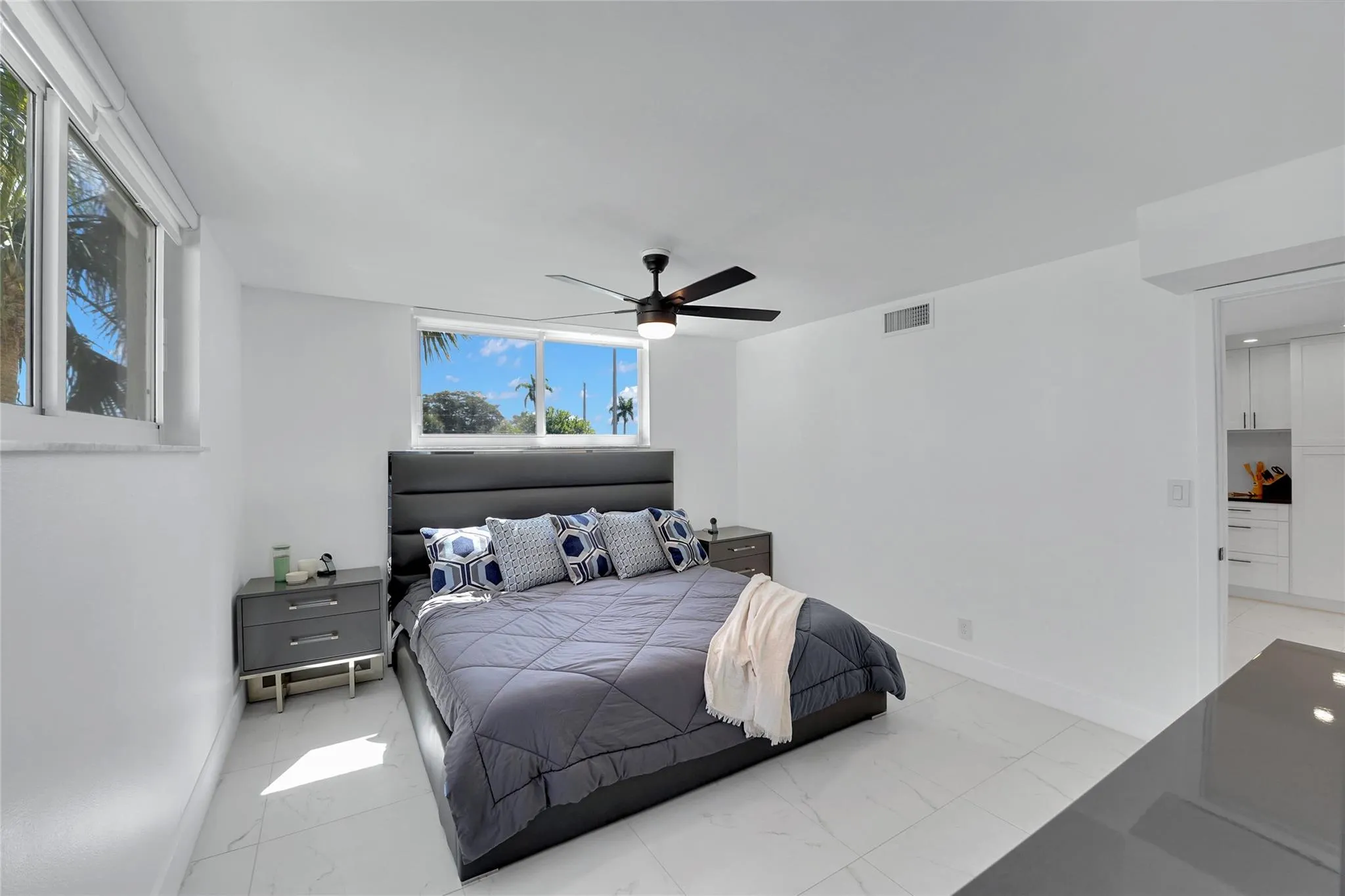 8911 S Hollybrook Blvd, #201