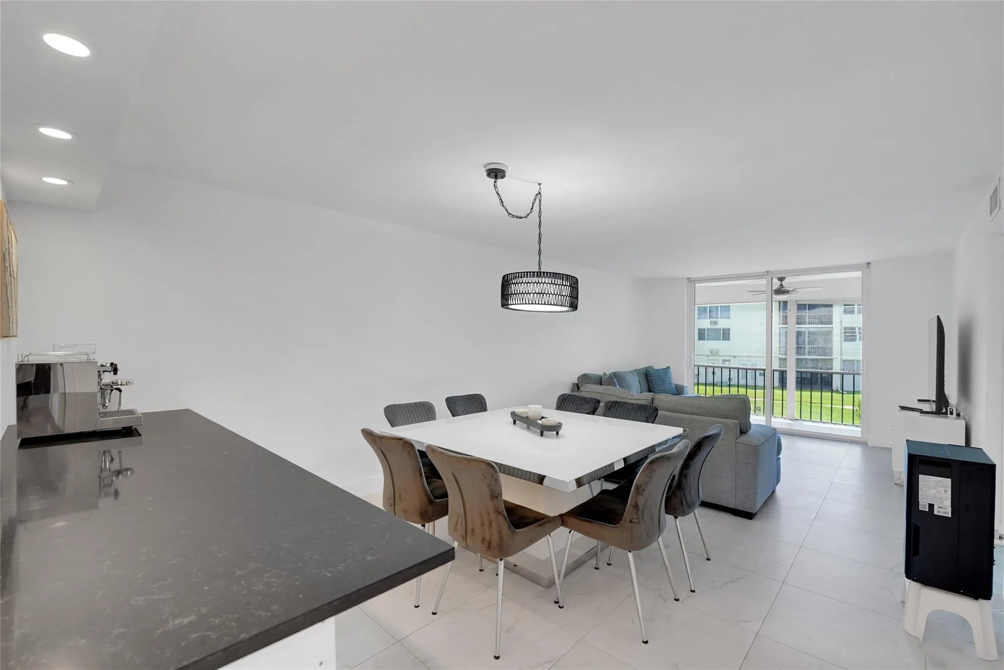8911 S Hollybrook Blvd, #201