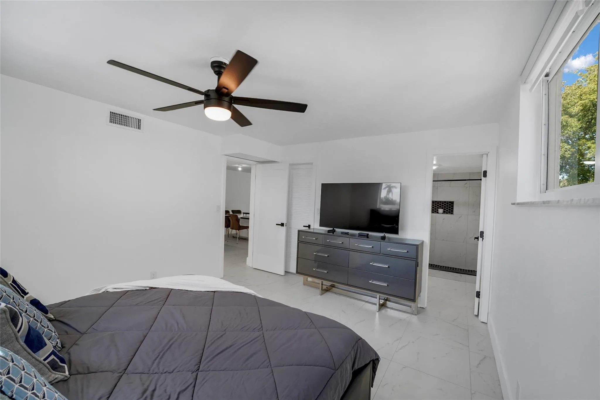 8911 S Hollybrook Blvd, #201