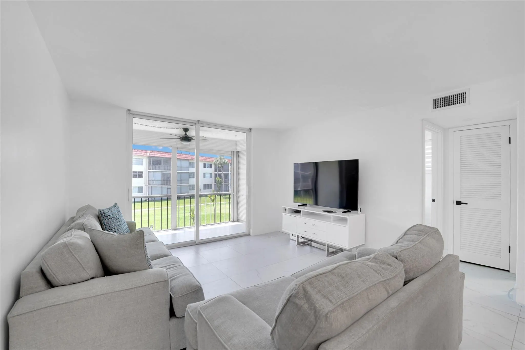 8911 S Hollybrook Blvd, #201