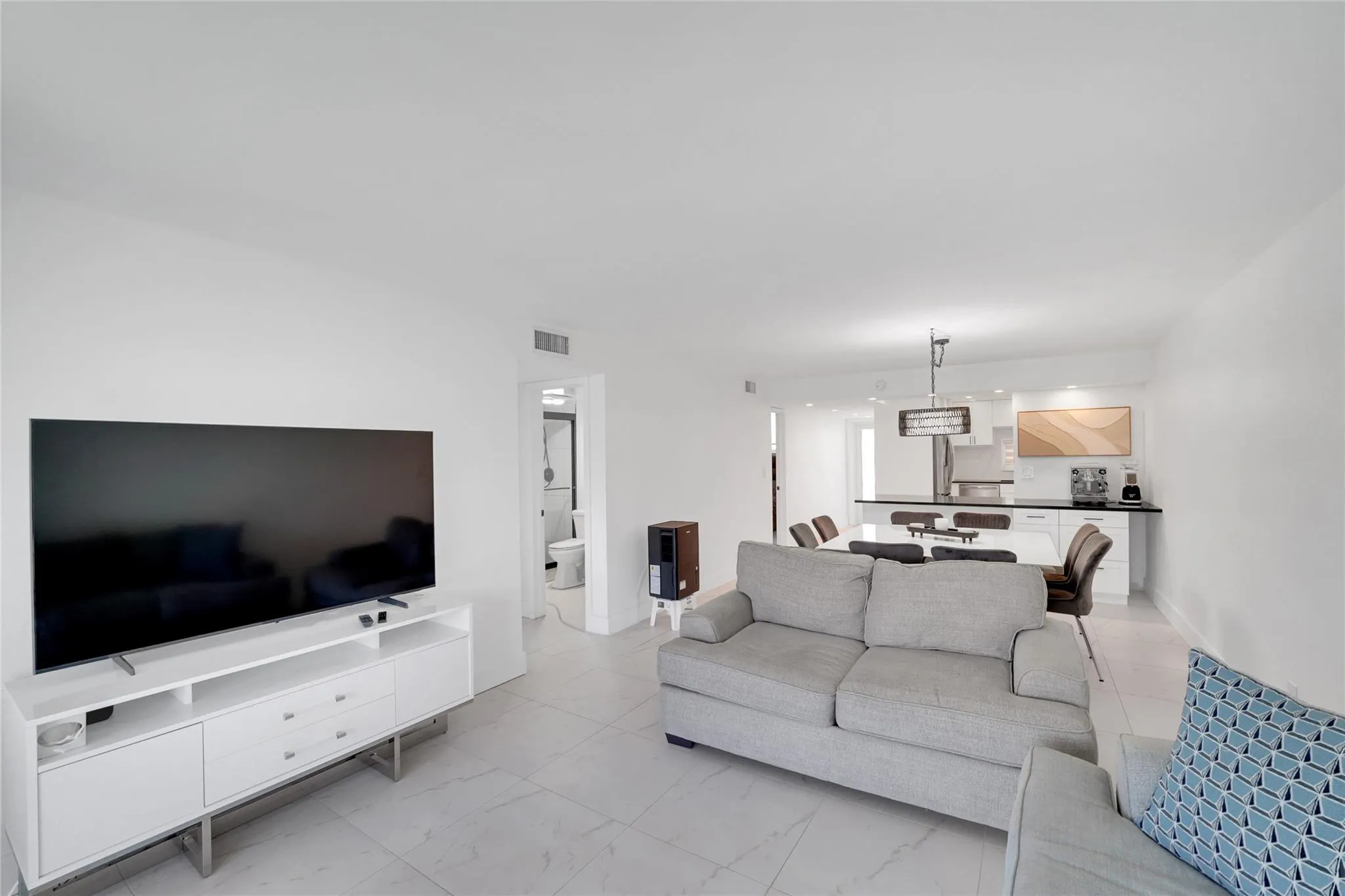 8911 S Hollybrook Blvd, #201