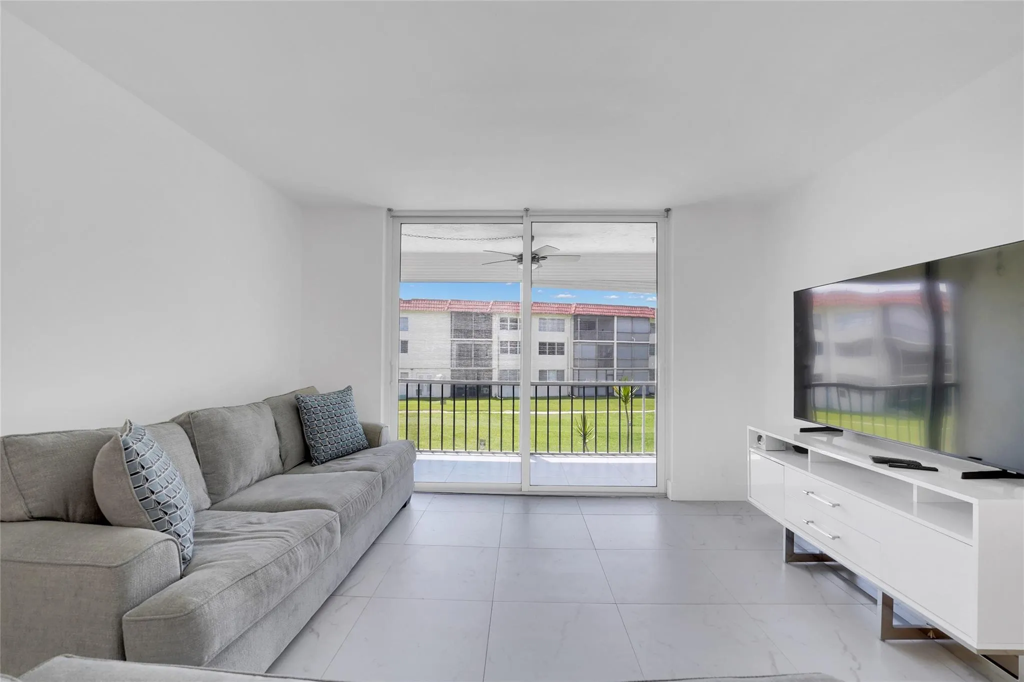 8911 S Hollybrook Blvd, #201