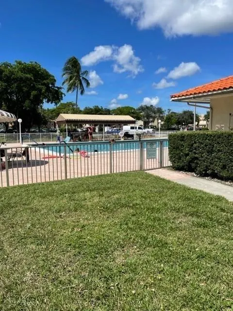 1830 N Lauderdale Ave, #4112