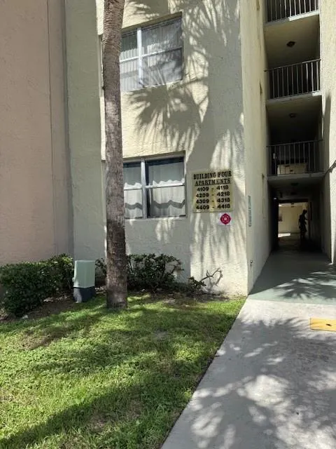 1830 N Lauderdale Ave, #4112