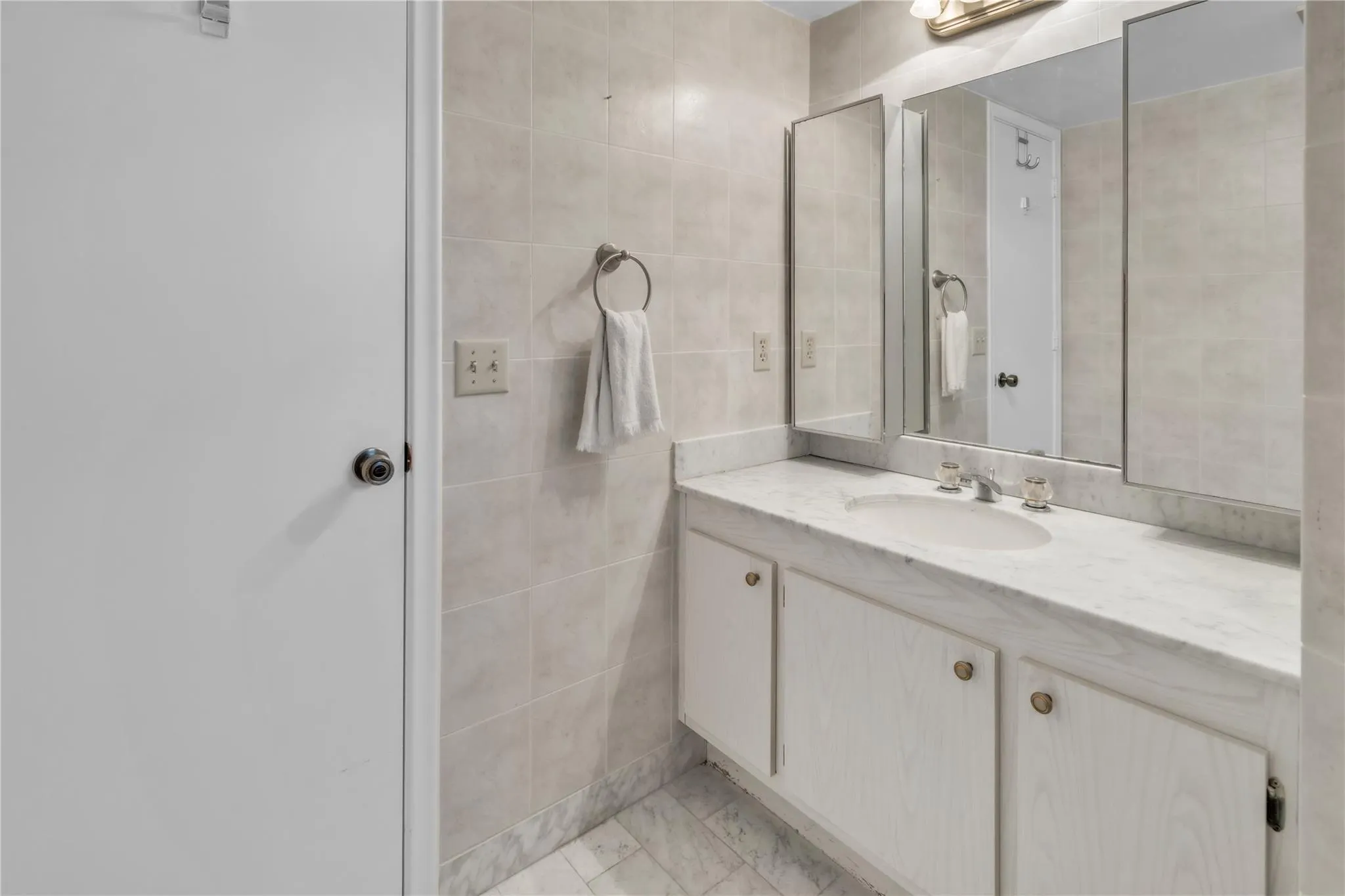 2401 S Ocean Dr, #505