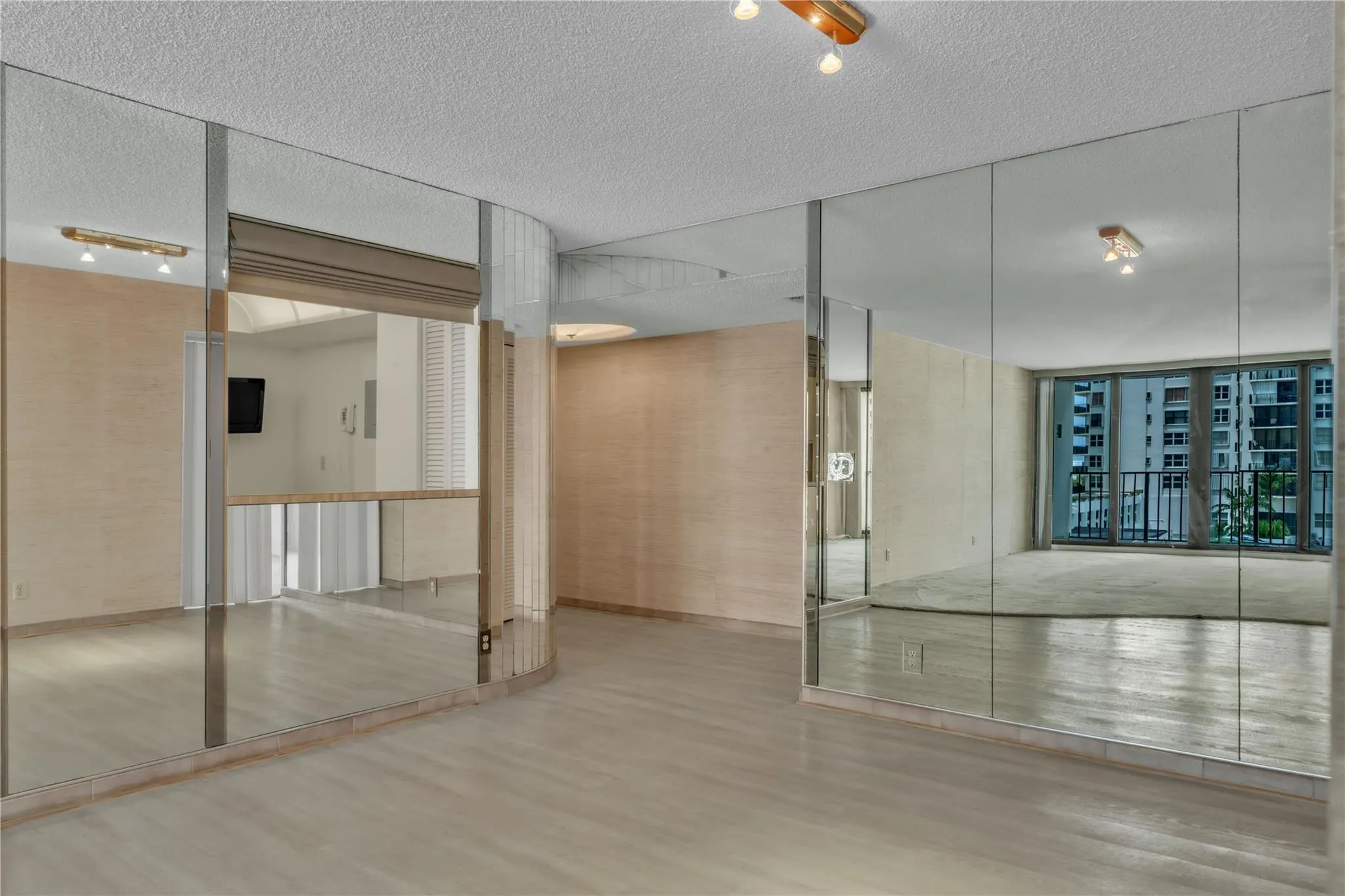 2401 S Ocean Dr, #505