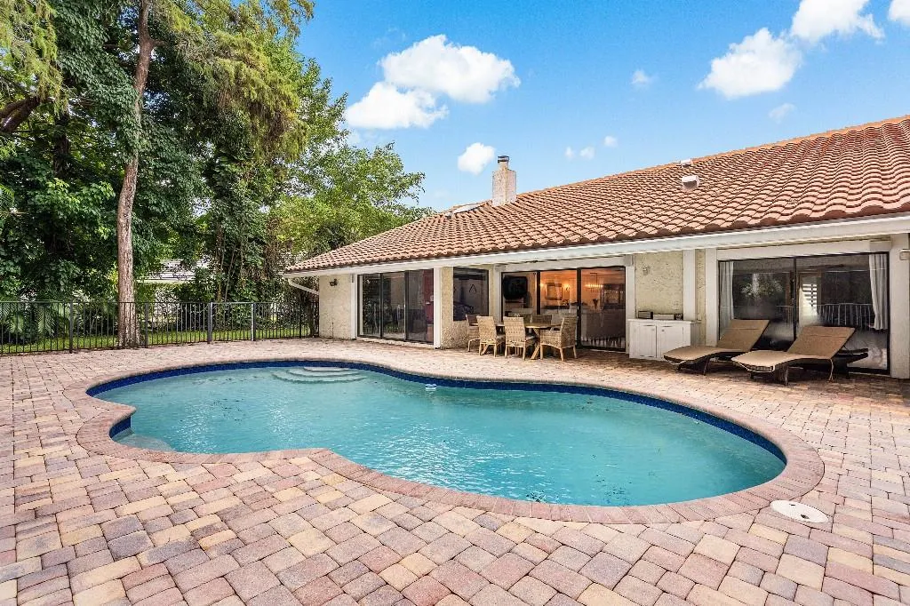 7351 Estrella Ct