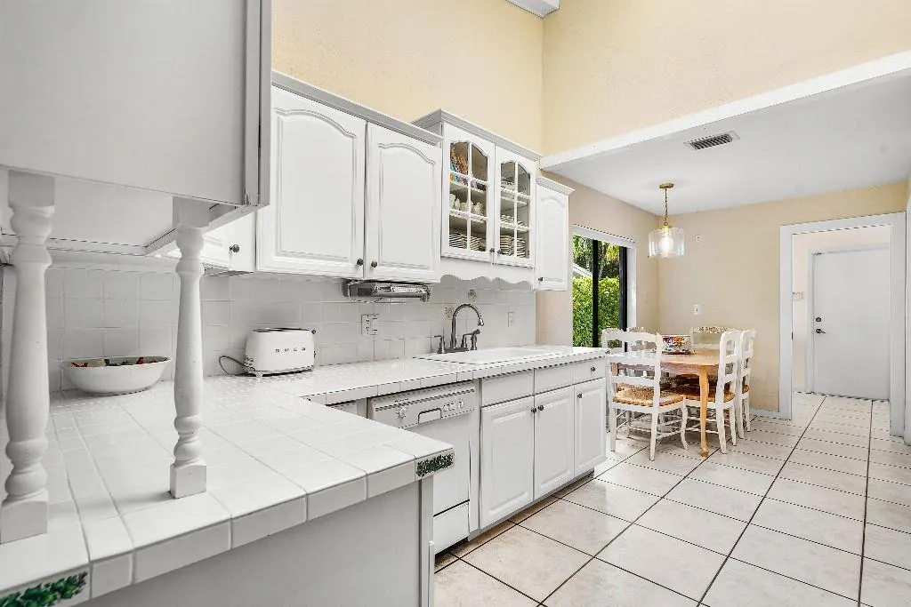 7351 Estrella Ct