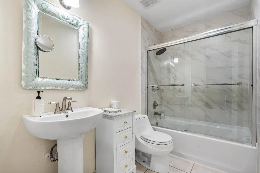 7351 Estrella Ct