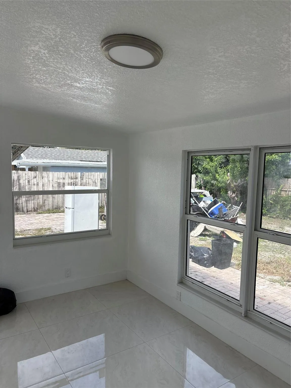 4030 NE 12th Ter