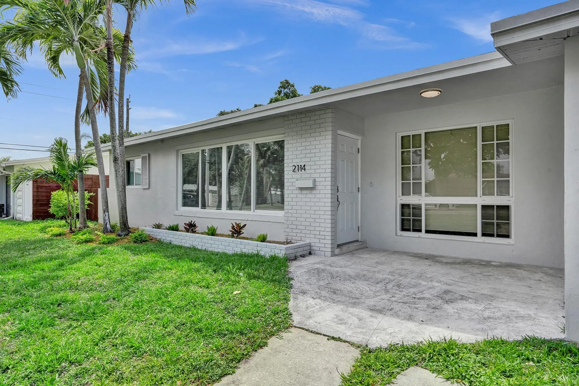 2114 N 42nd Ave