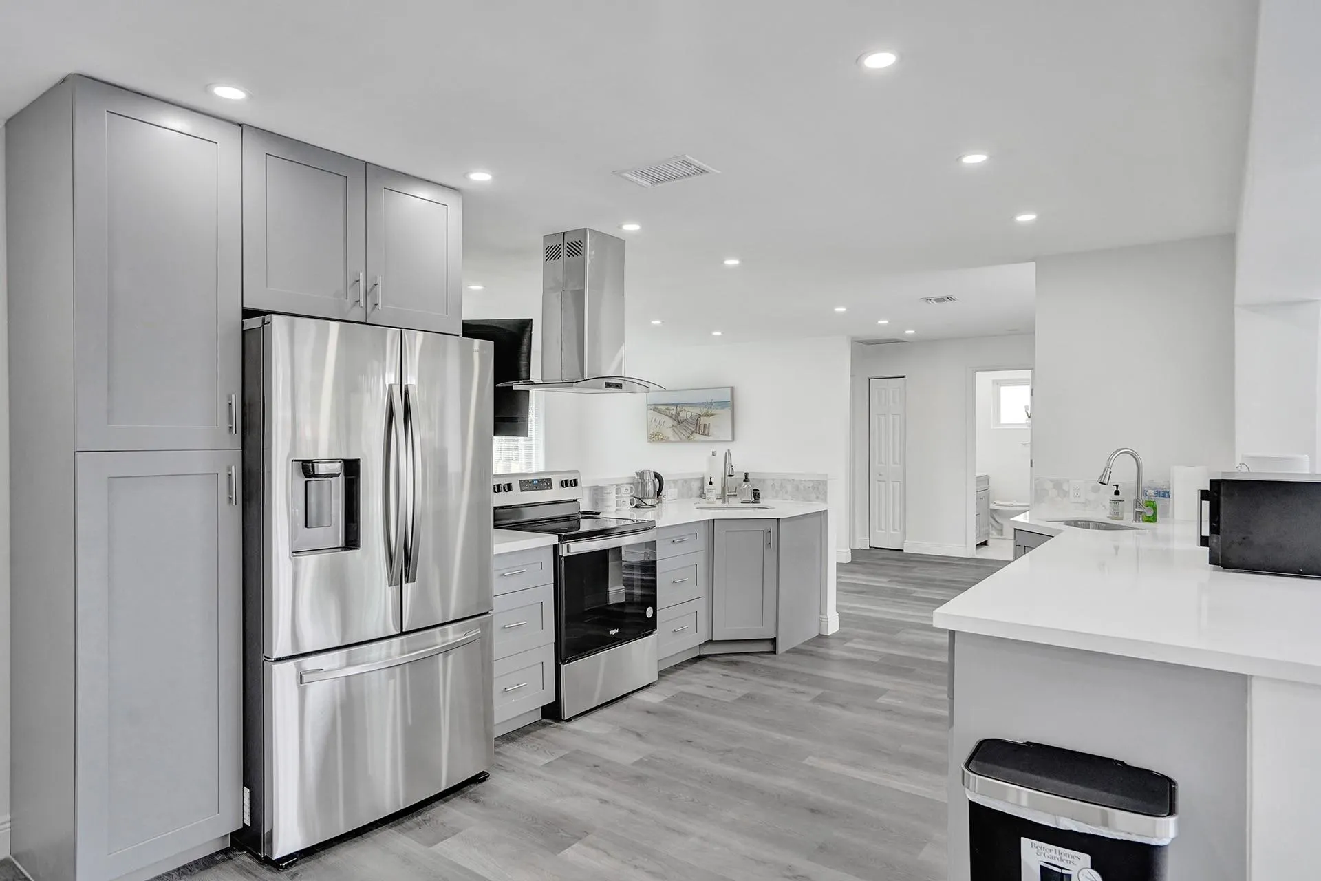 2114 N 42nd Ave