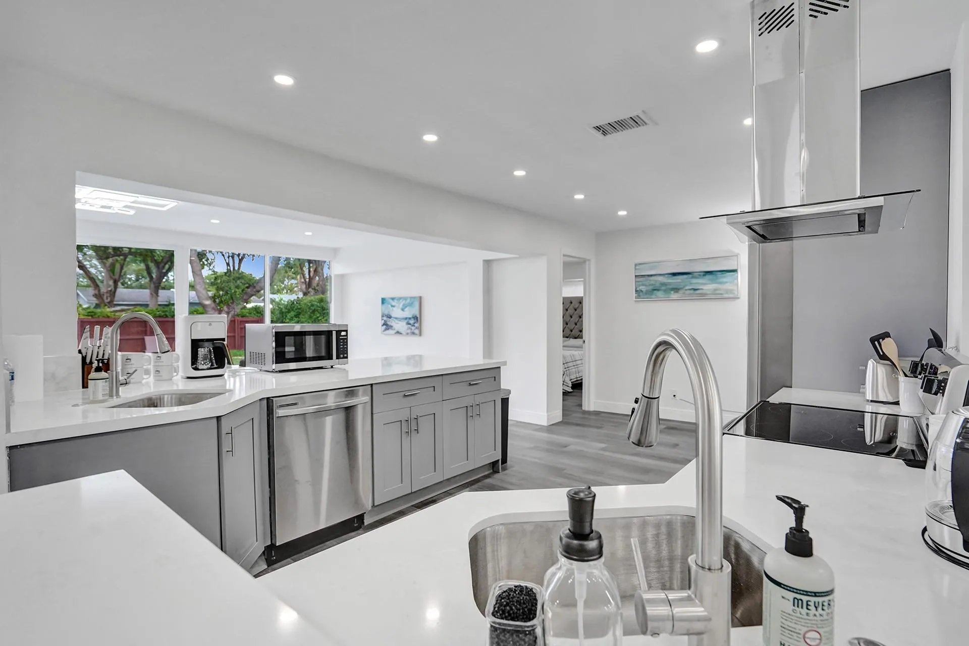 2114 N 42nd Ave