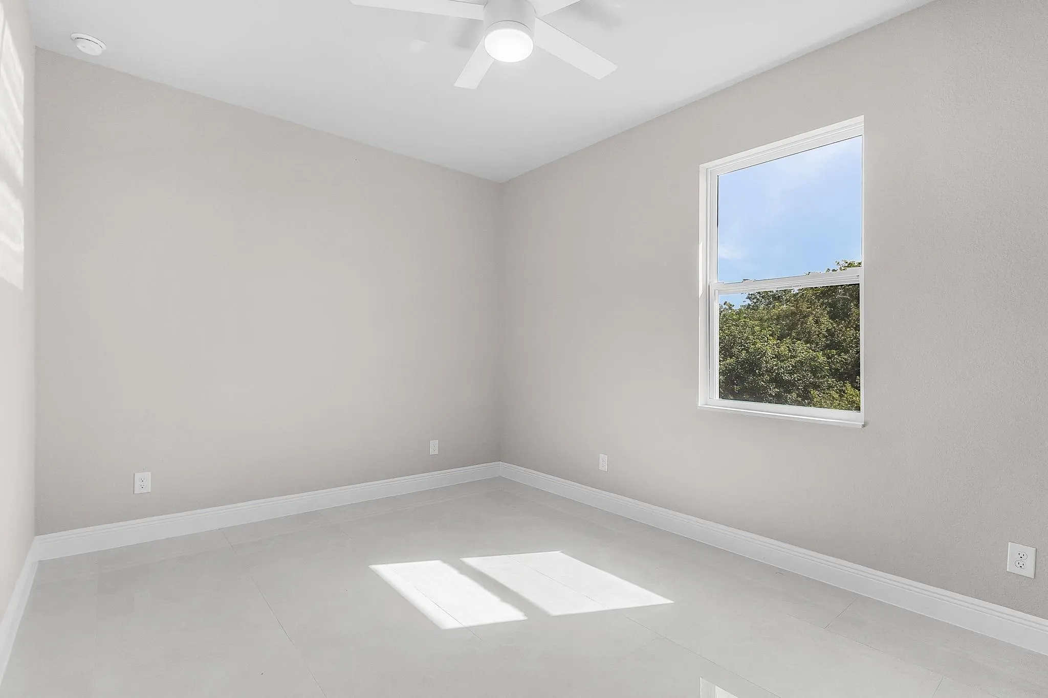 1215 Andover Dr