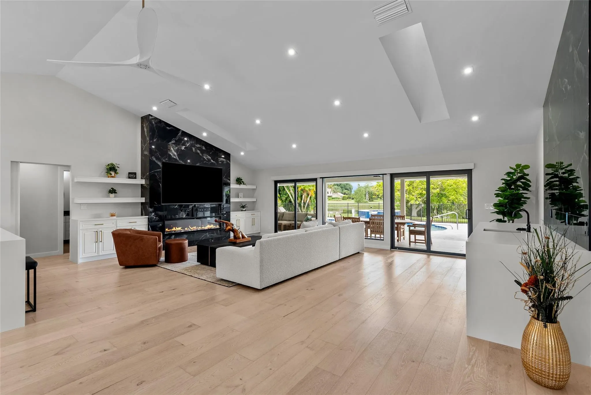 8611 Gullane Ct
