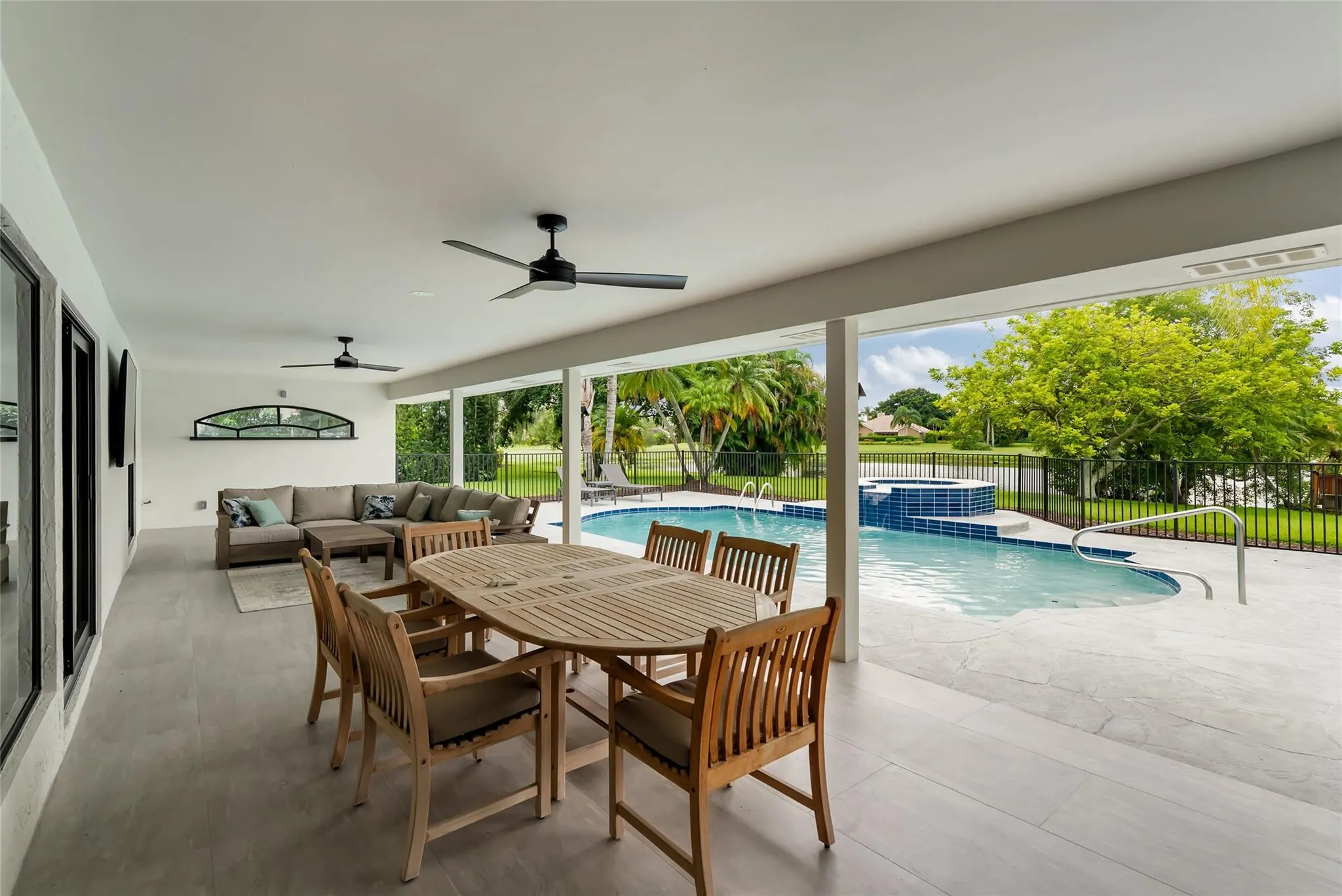 8611 Gullane Ct