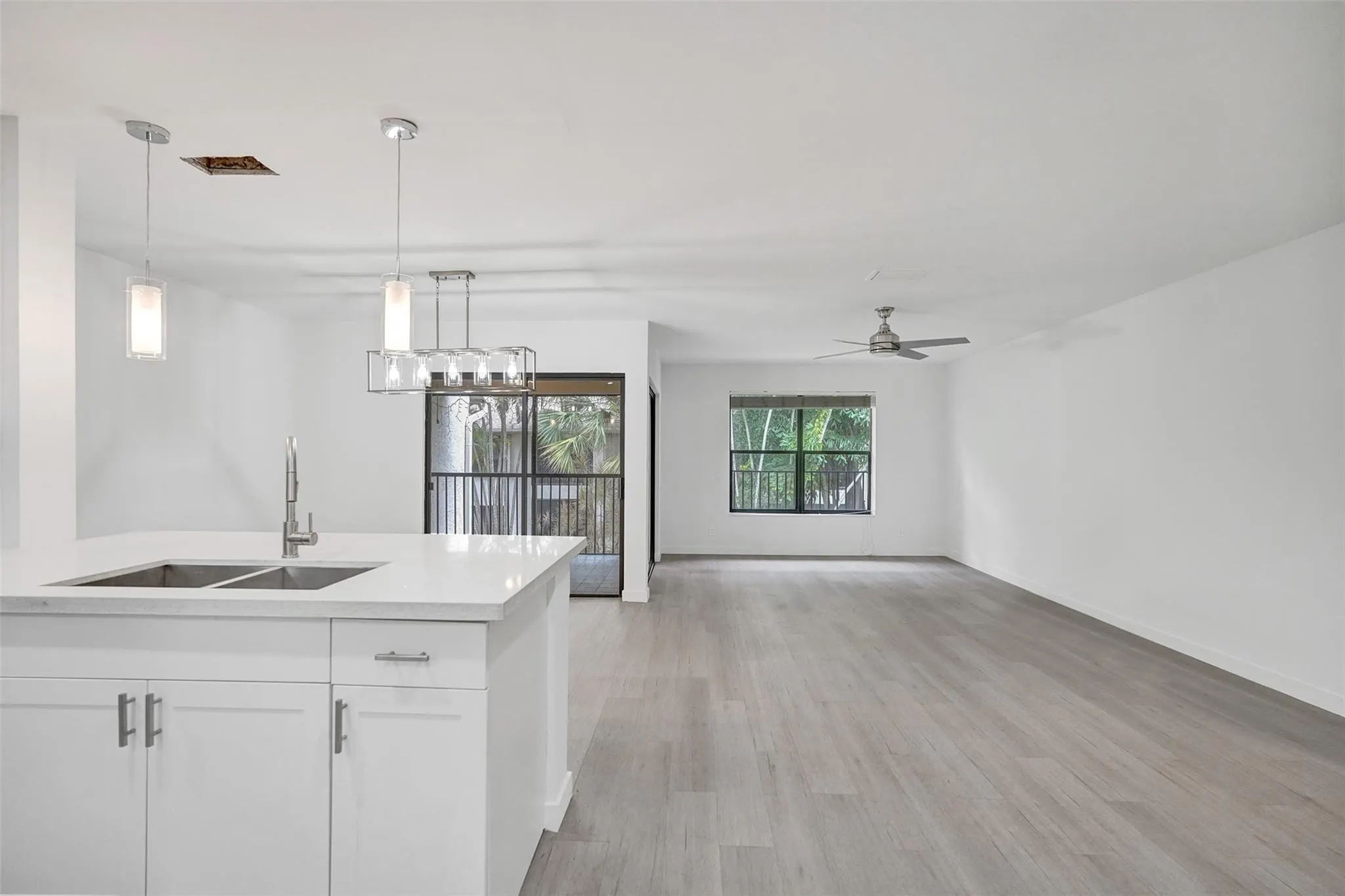 4407 NW 20th St, #450