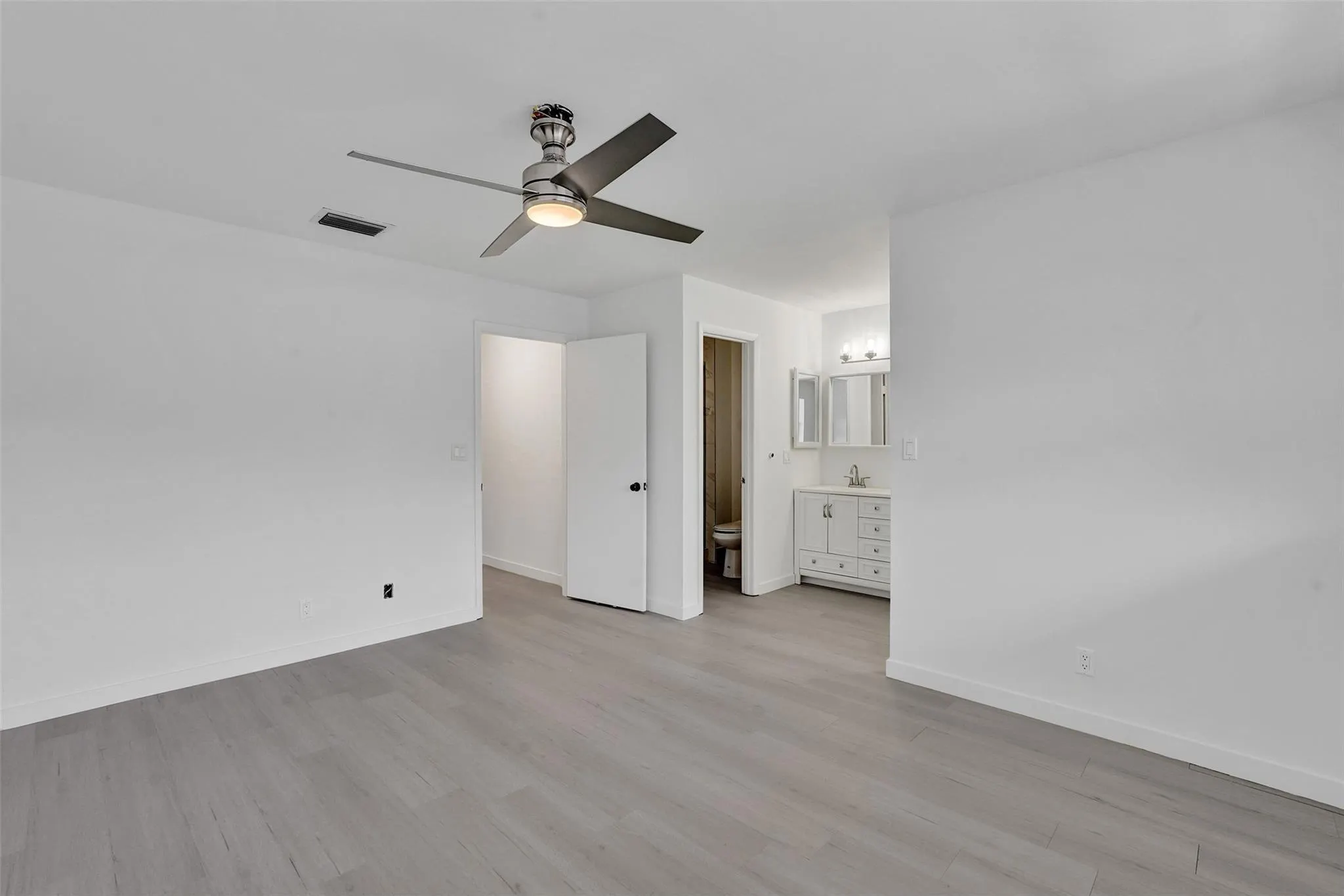 4407 NW 20th St, #450