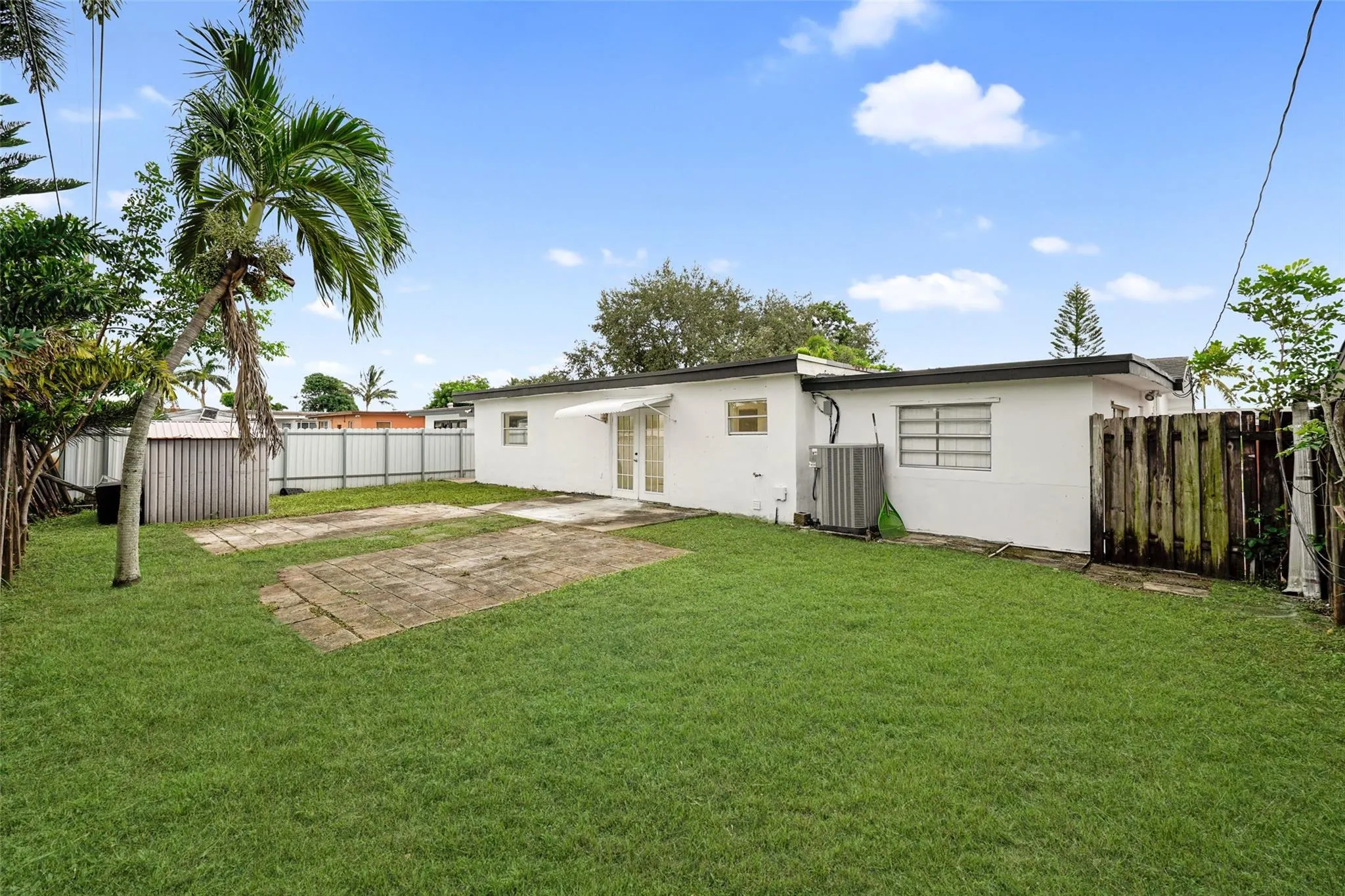 8461 NW 14th St