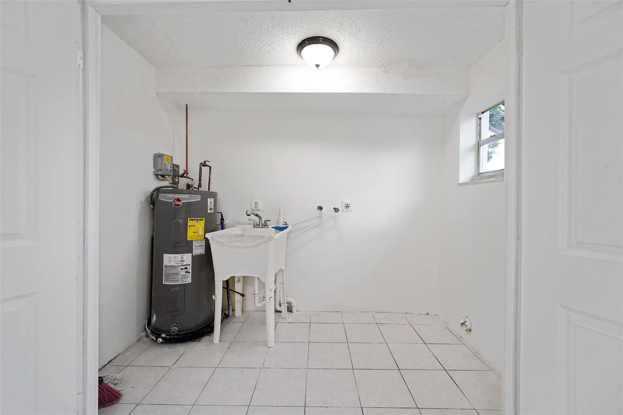 8461 NW 14th St