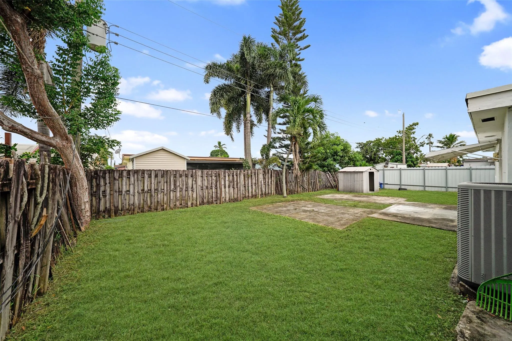 8461 NW 14th St