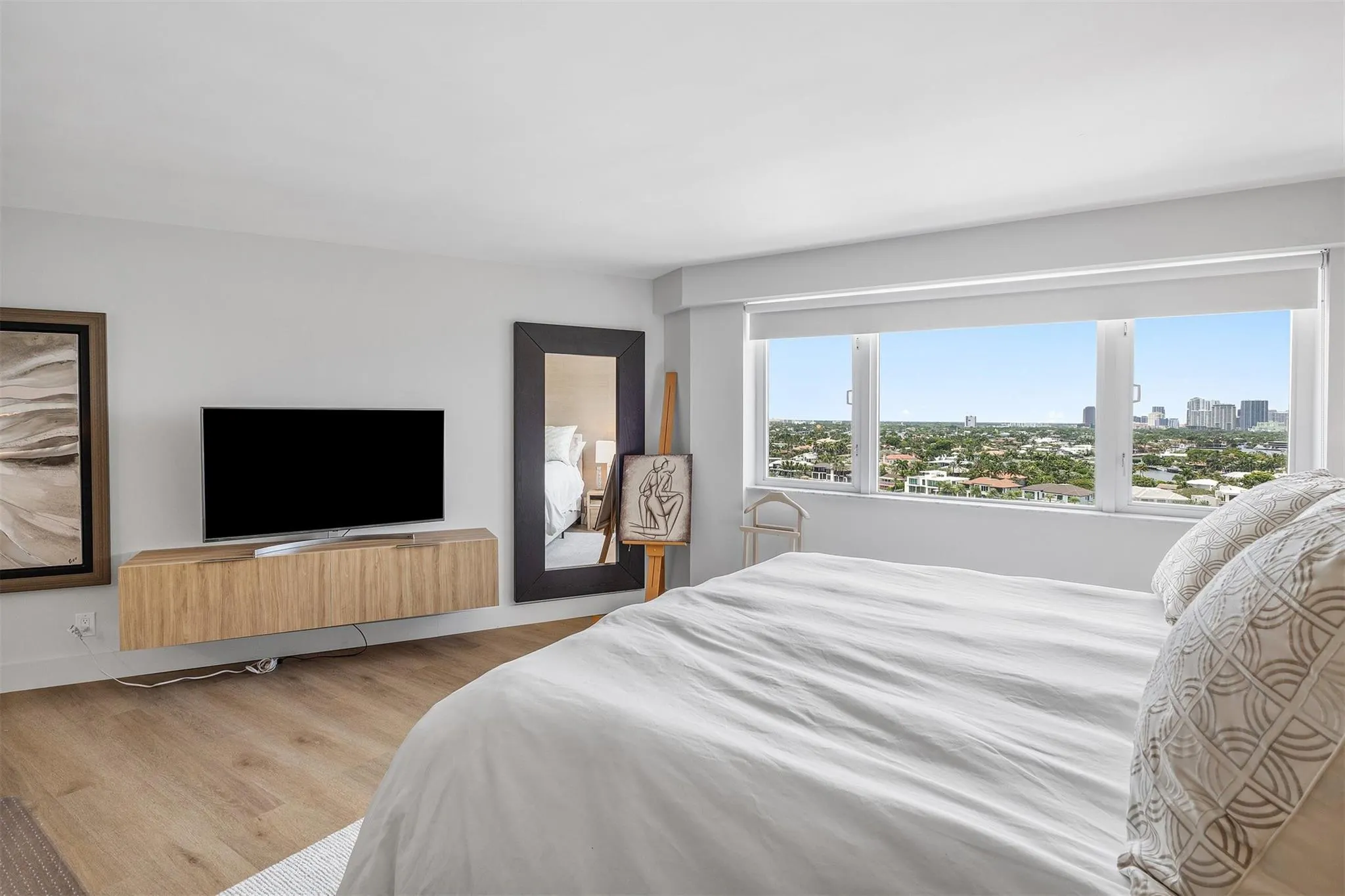 3000 Holiday Dr, #1605