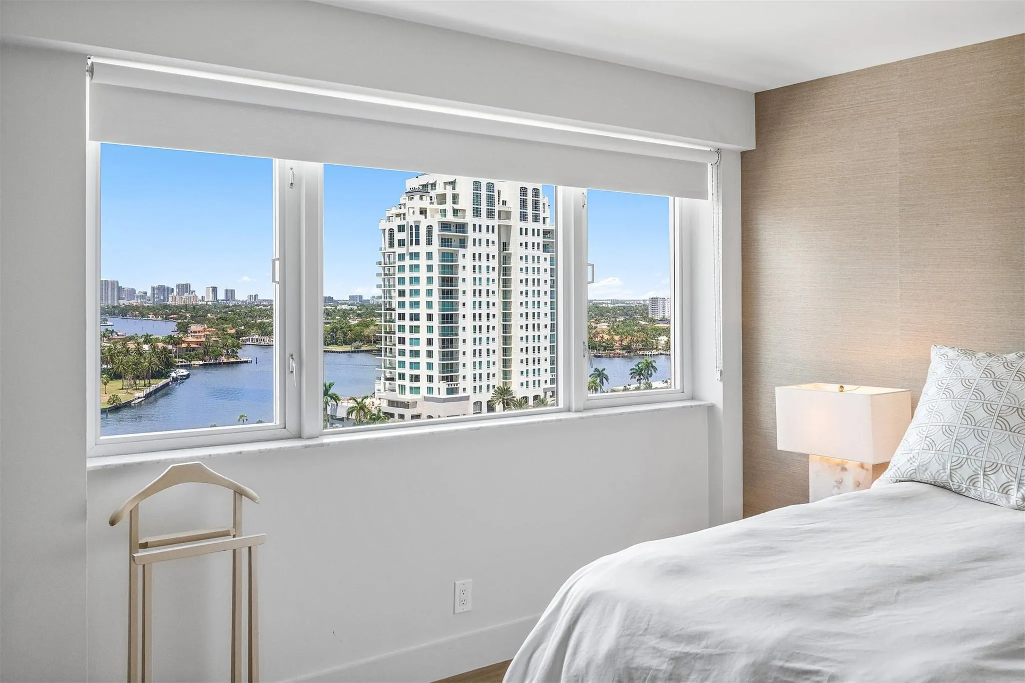 3000 Holiday Dr, #1605