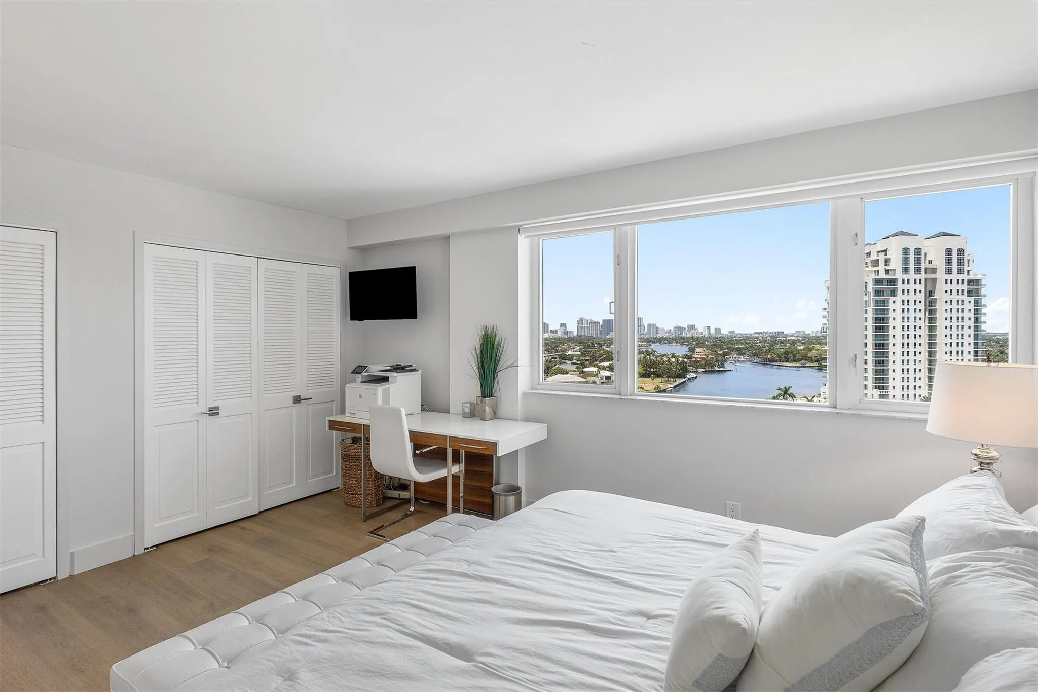 3000 Holiday Dr, #1605