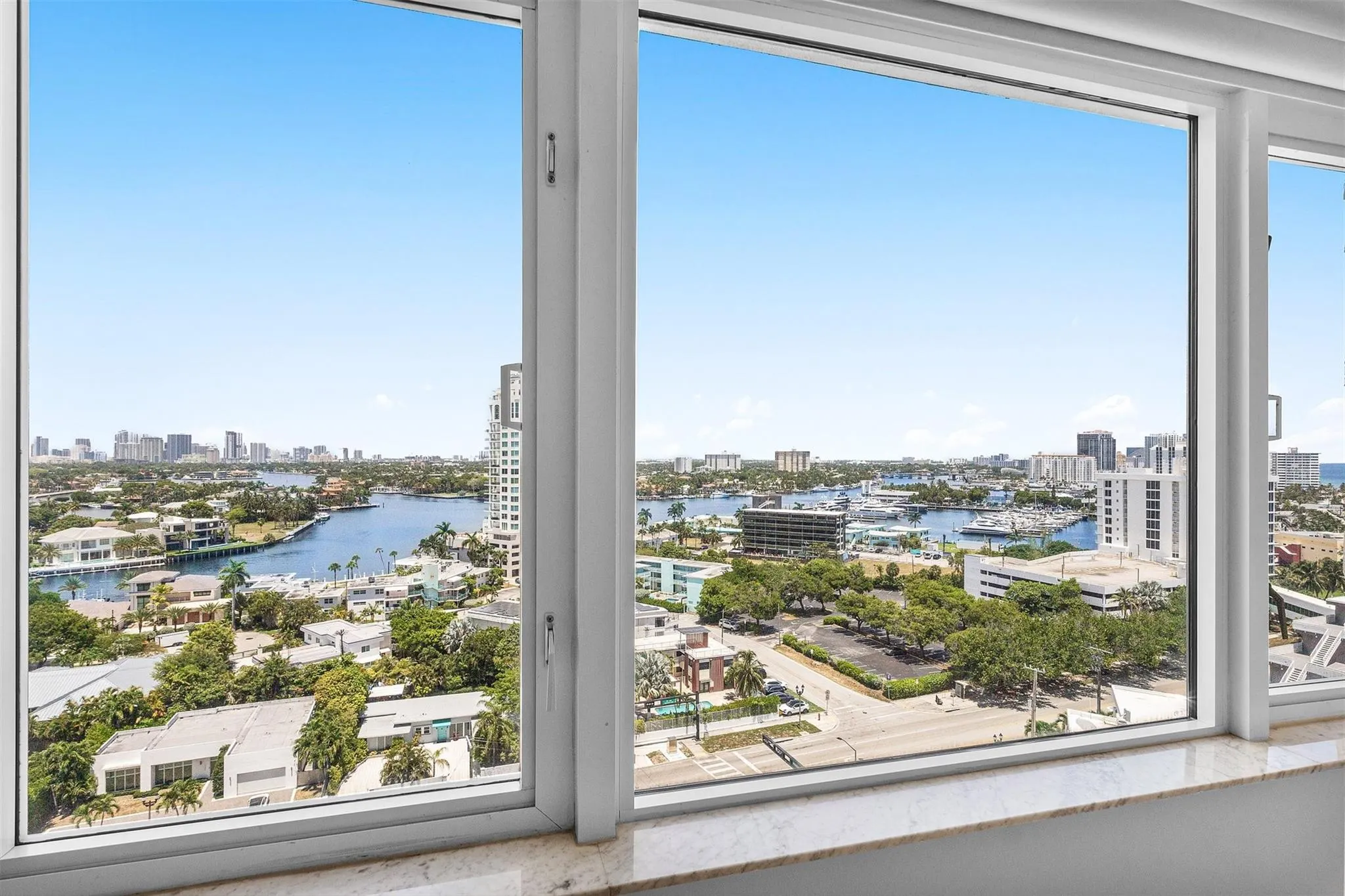 3000 Holiday Dr, #1605